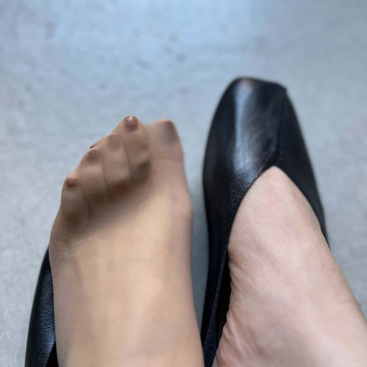 【公式 靴下屋】 伝線しにくい 美しい素肌感ストッキング L-LLサイズ / 靴下 タビオ Tabio くつ下 薄手 タイツ カラータイツ ストッキング デニール レディース オフィス 職場 卒園式 入園式 卒業式 入学式 ママ 母親 大きいサイズ L 黒 日本製