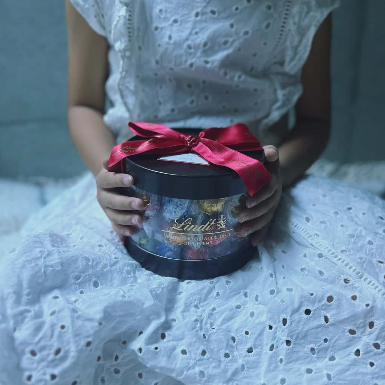 【公式】 リンツ Lindt チョコレート リンドール ギフトボックス 31個入｜夏ギフト ギフト スイーツ お菓子 チョコ 詰め合わせ 個包装 プチギフト 可愛い リンツチョコ 手土産 誕生日 内祝い お礼 職場 退職 家族 熨斗対応
