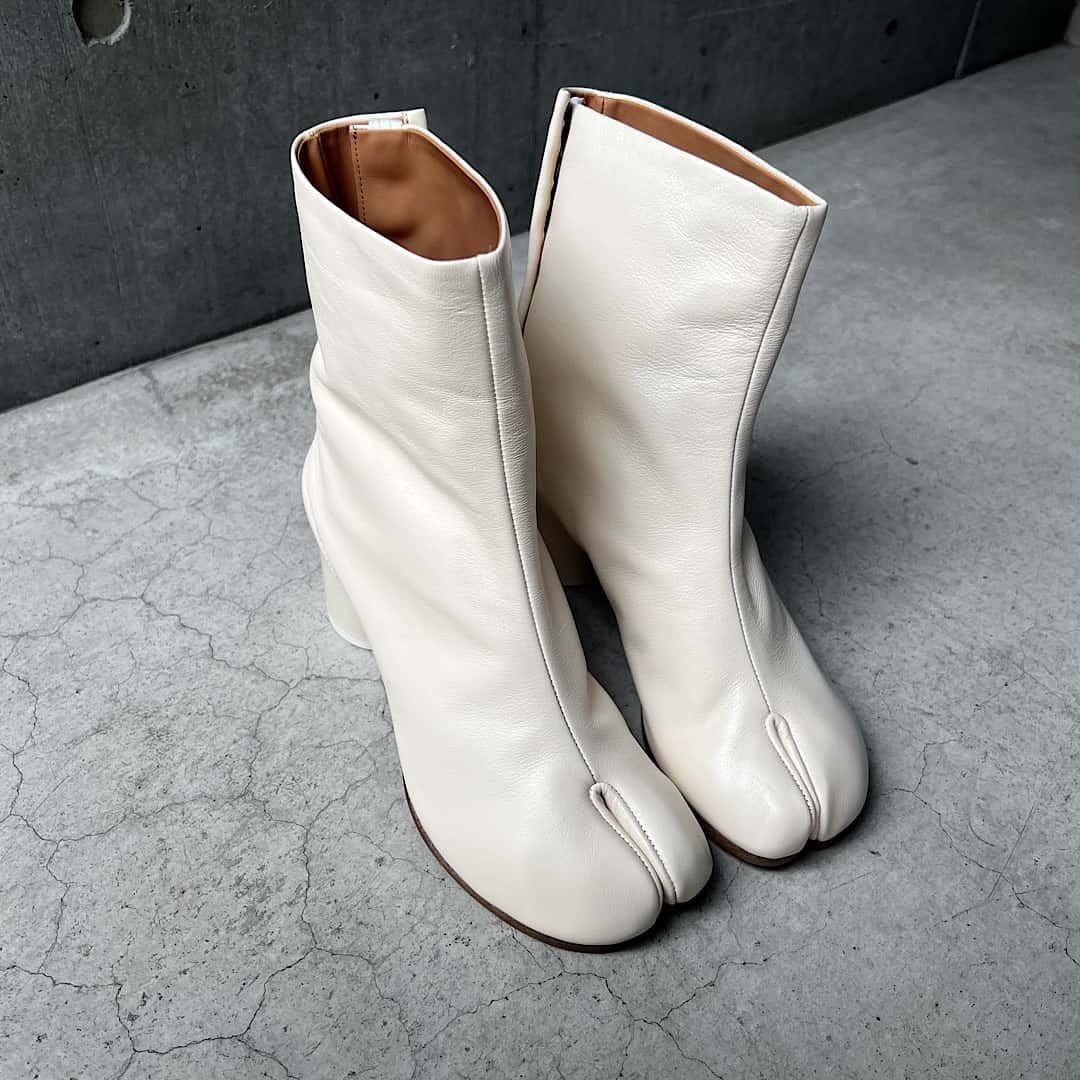 メゾン マルジェラ MAISON MARGIELA Tabi タビブーツ 足袋ブーツ レザーブーツ レディース 靴 ベージュ系 S58WU0246 P3753 T4091【2023AW SALE】