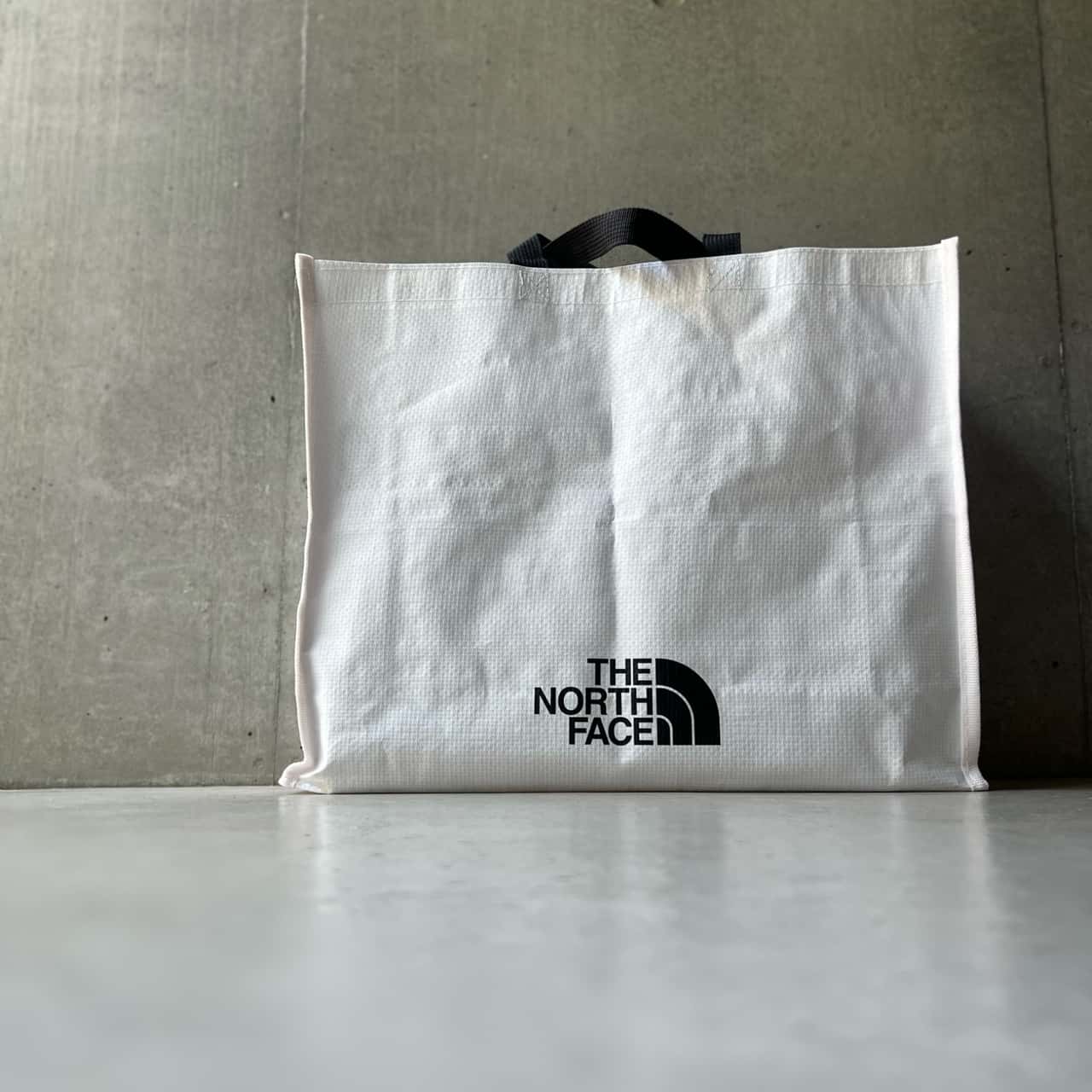 ザ ノースフェイス The North Face トートバッグ カバン エコバッグ ホワイト ブラック ショルダーバッグ 大容量 韓国 買い物バッグ ランドリー ビーチバッグ