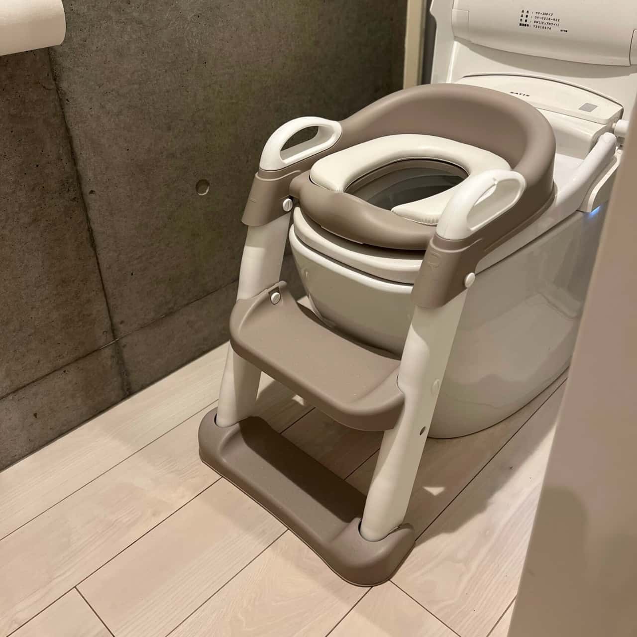 【20時~先着1,000枚！50％OFFクーポン】＼おまるにもなる／2WAY補助便座 子供 トイレトレーニング トイトレ トイレ 練習 折りたたみ おまる ステップ 補助 便座 コンパクト 簡単組み立て 滑り止め付き ステップ 踏み台 プレゼント ギフト 自立式 おしゃれ 軽量