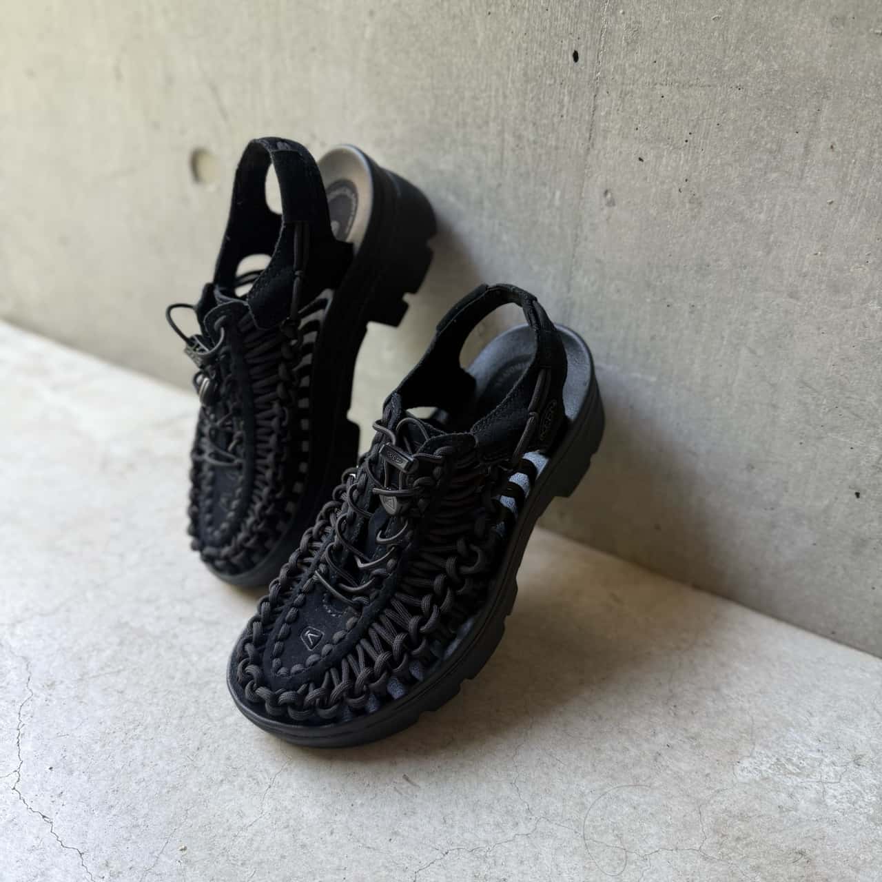 【送料無料】 KEEN キーン ユニーク ピーエルティー UNEEK-PLT レディース 靴 サンダル 2025SS 24.0-26.0cm ブラック