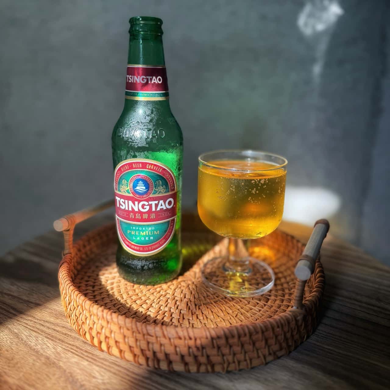 中国 青島 ビール 瓶 (330ml x 24本入)クラフトビール 世界のビール 海外ビール チンタオ アジアビール 青島ビール 中国ビール 正規輸入品 Tsingtao Beer China 母の日 父の日 敬老の日 誕生日 お中元 贈り物 お歳暮 プレゼント ギフト
