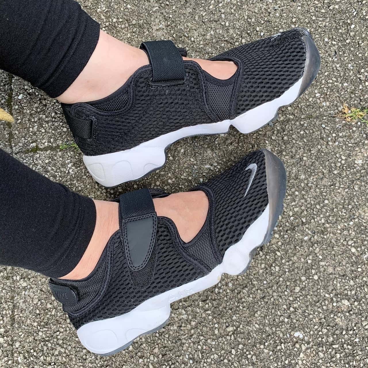 スニーカー ナイキ NIKE ウィメンズエアリフトブリーズ ブラック 848386-001 メンズ レディース シューズ サンダル 靴
