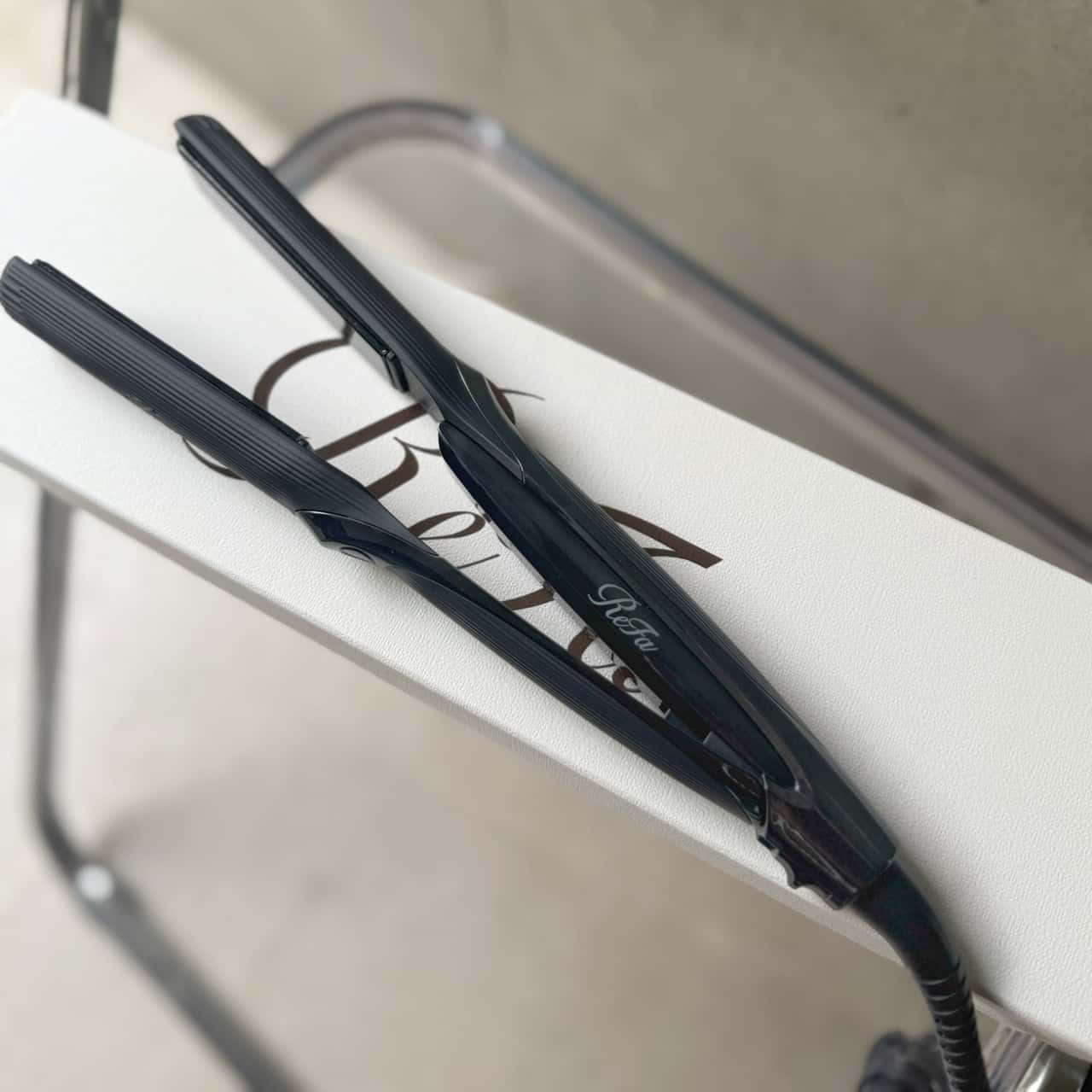 【ReFa公式店】楽天総合1位 リファ ストレートアイロン プロ STRAIGHT IRON PRO ツヤ髪 海外対応 ヘアアイロン コテ プレゼント ギフト 無料保証 ツヤ 傷みにくい ダメージレス ヘアケア 誕生日 記念日 梅雨対策 湿気 MTG 365日ダメージレス