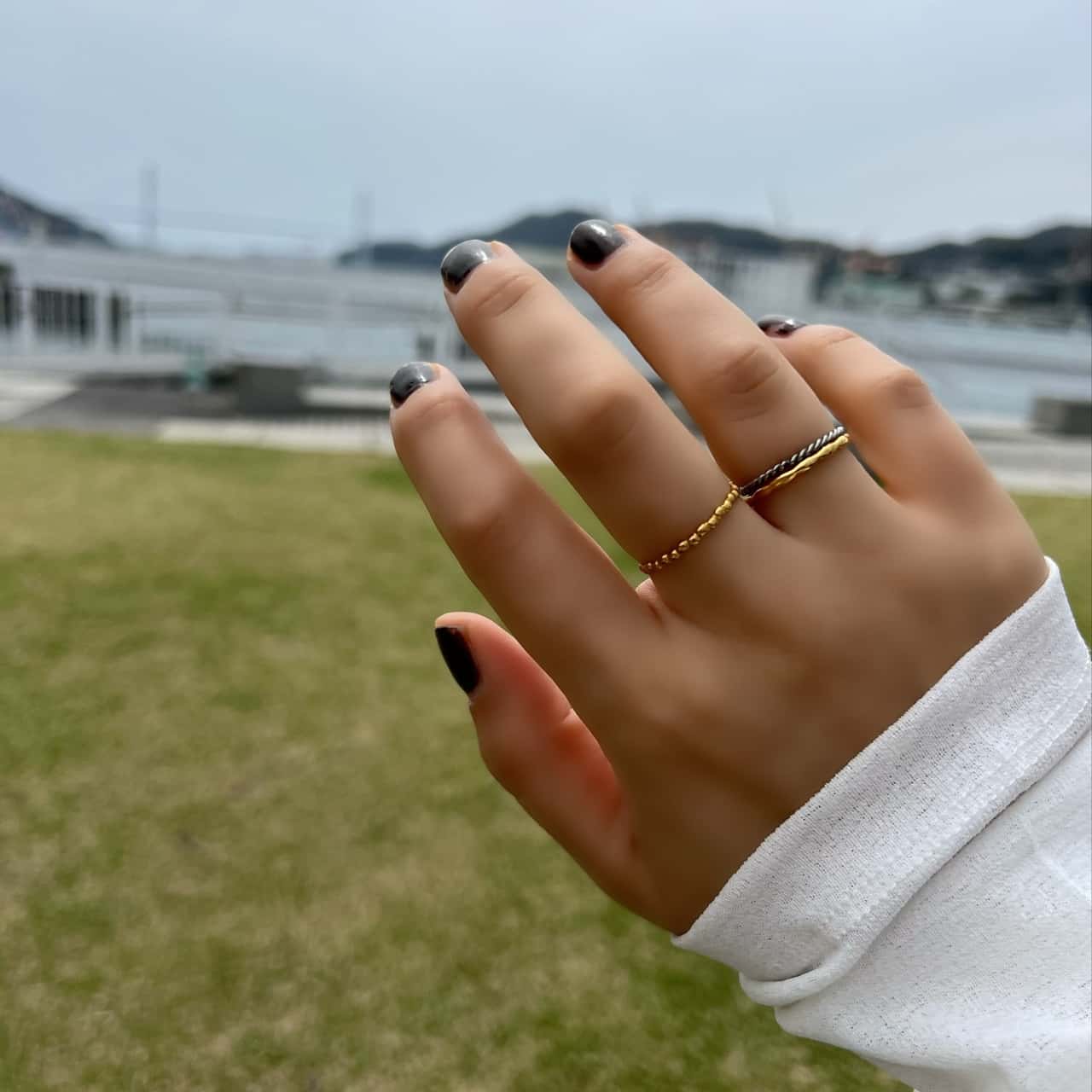 【期間限定半額クーポン配布中】R024 リング 指輪 つけっぱなしOK 金属アレルギー対応 サージカルステンレス ツイストリング 華奢 スリム ピンキー 重ね付け 1号〜21号 デイリー フォーマル ゴールド シルバー 人気 高レビュー accessory