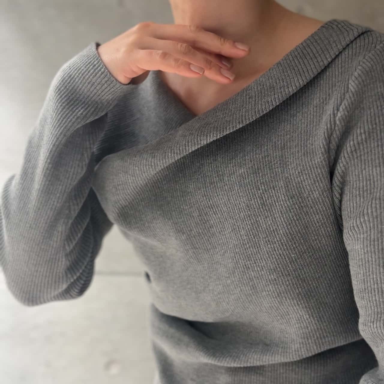 【SALE／20%OFF】VIS ドレープオフショルダーリブニット/イージーケア ビス トップス ニット ブラック ホワイト グレー ブルー