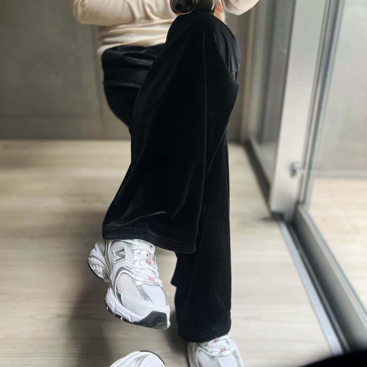 ワイドパンツ ベロア レディース ワイド イージーパンツ 秋 冬 ロング ストレートパンツ ストレート ゆったり ベロアパンツ ロングパンツ ボトム ウエストゴム 無地 ゆるパンツ 部屋着 キレイめ シンプル カジュアル 楽ちん