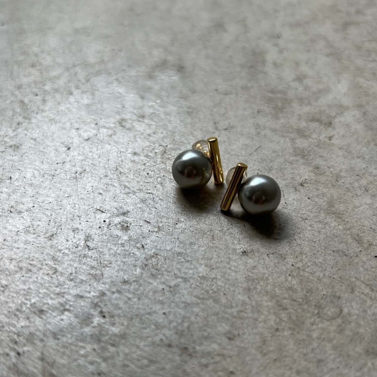 【期間限定半額クーポン配布中】P193 ピアス サージカルステンレス パール 金属アレルギー対応 セレモニー オケージョン グレー ホワイト 上品 高級感 結婚式 卒業式 入学式 入卒式 入園式 卒園式 おしゃれ 人気 ジュエリー 高レビュー