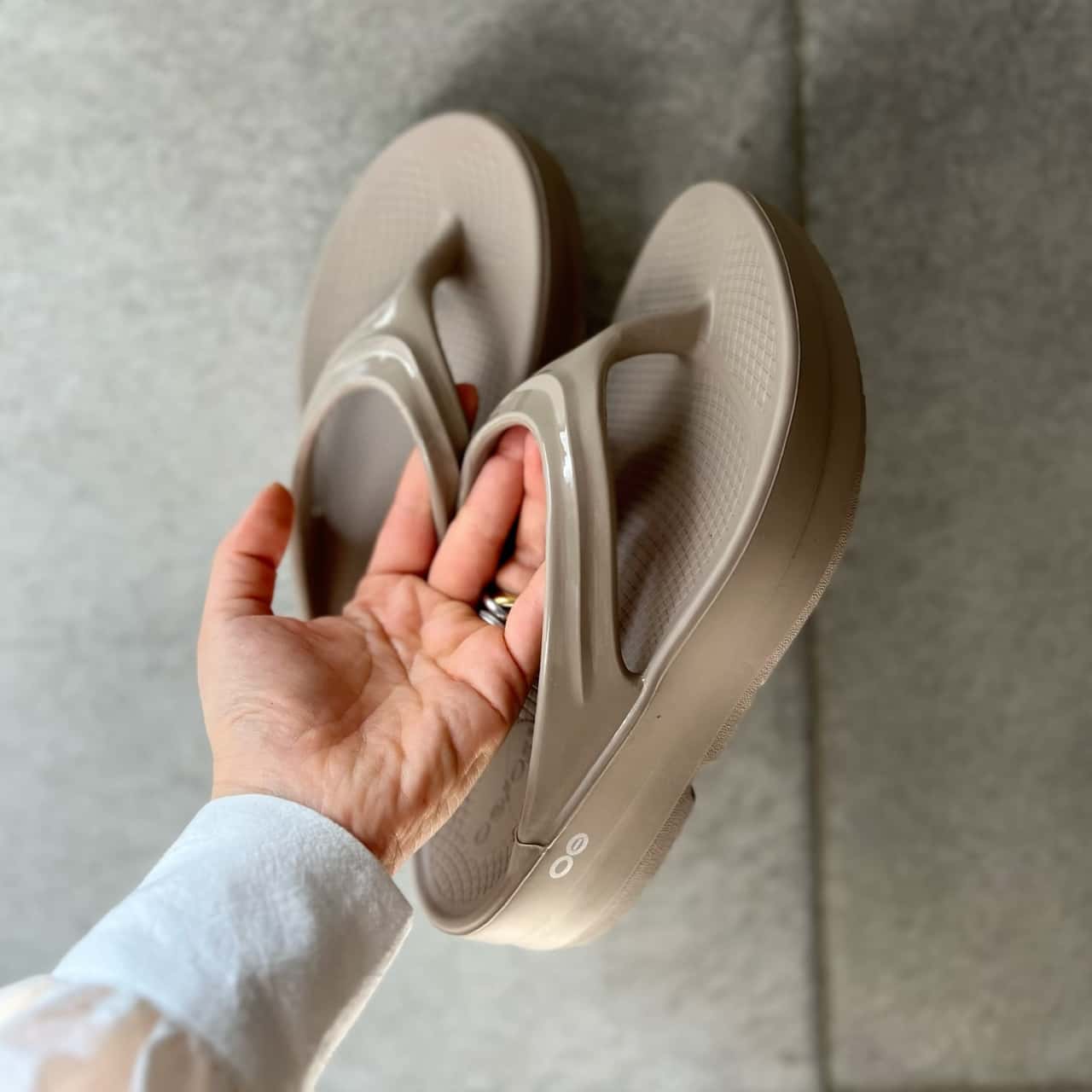 ウーフォス OOFOS OOFOS/ウーフォス OOMEGA/ウーメガ 厚底 リカバリーサンダル レディース 2000440003211 （NOMAD）