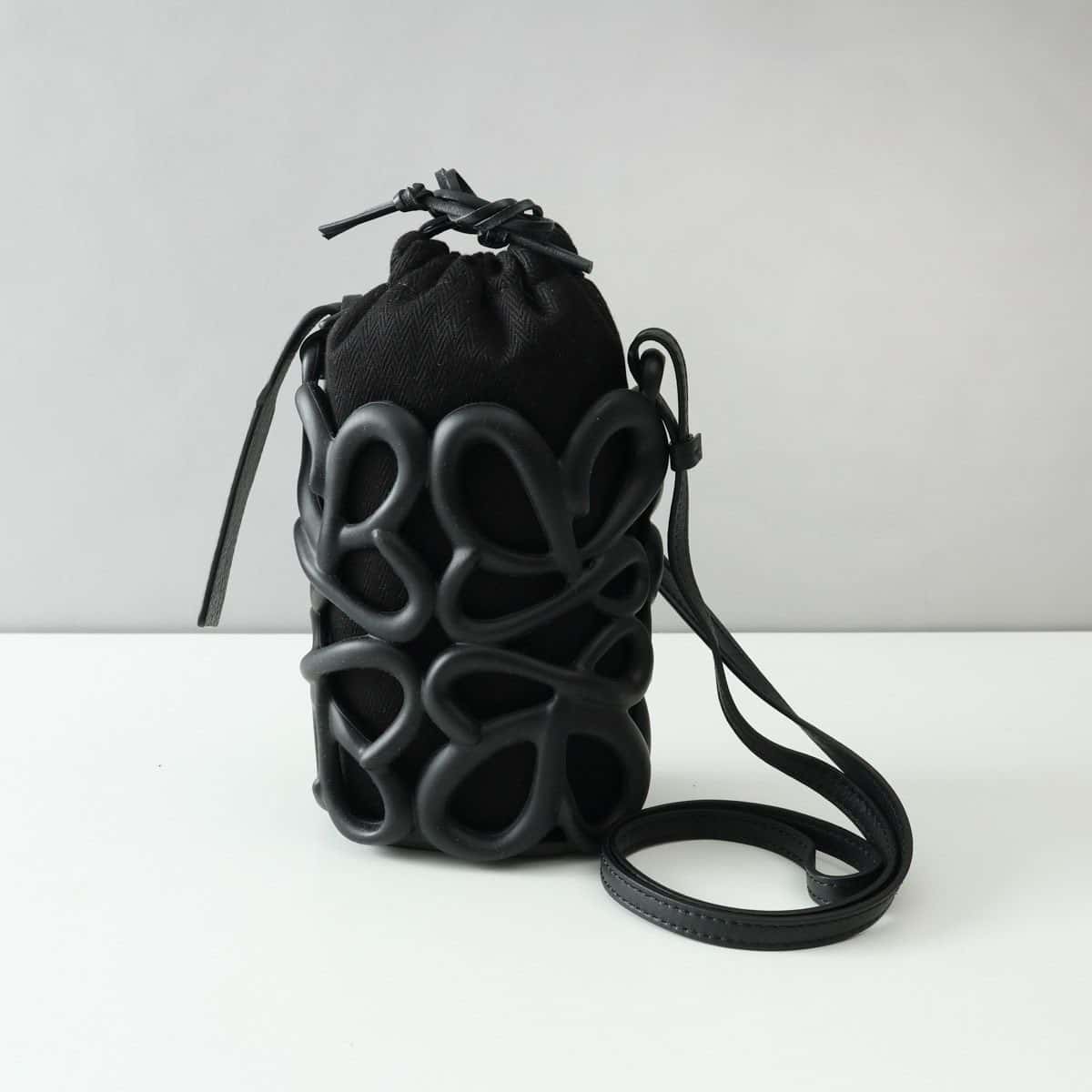 ロエベ LOEWE ショルダーバッグ バッグ クロスボディ ななめがけ アナグラム インフレーテッド ポケット ポシェット 人気 おしゃれ ブランド 高級 黒 ブラック BLACK 1100 794 C630G26X01 ANAGRAM INFLATED POCKET レディース