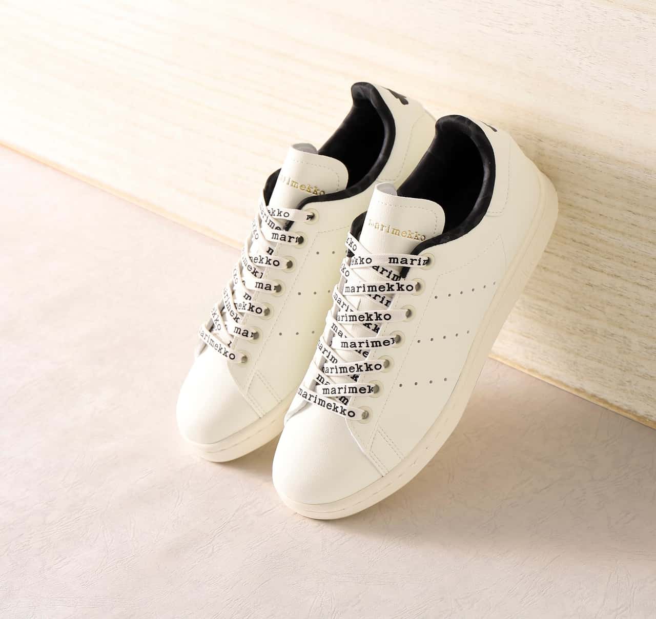 【ADIDAS】 アディダス スニーカー レディース STAN SMITH スタンスミス　マリメッコ GX8848 ABC限定*OWHI/OWHI/CBLA