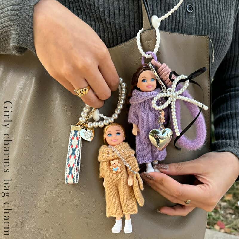 ★ポイント最大8倍還元ドール チャーム 韓国 バッグ キーホルダー アクセサリー バービー 人形 リュック レトロ 服 おしゃれ かわいい 小物 飾り ビーズ リボン キュート ガーリー ファッション レディース 雑貨 レトロ 真珠 人気 流行り トレンド キーリング じゃらじゃら