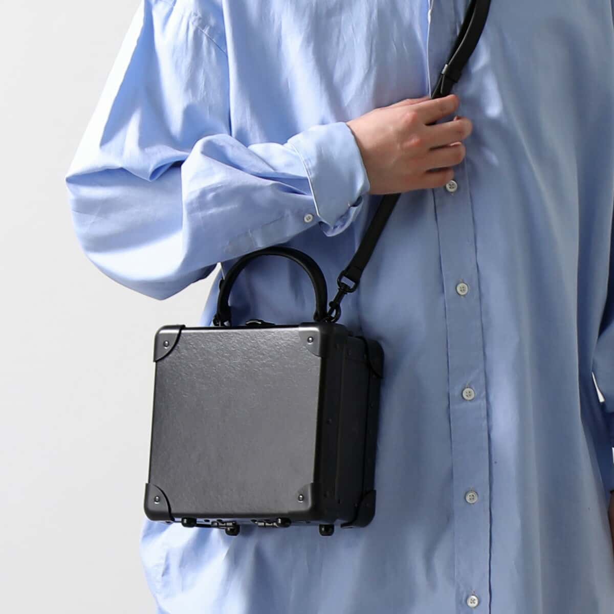 GLOBE TROTTER グローブトロッター ショルダーバッグ Centenary The London Square センテナリー ロンドン スクエア メンズ 鞄 Black/Black