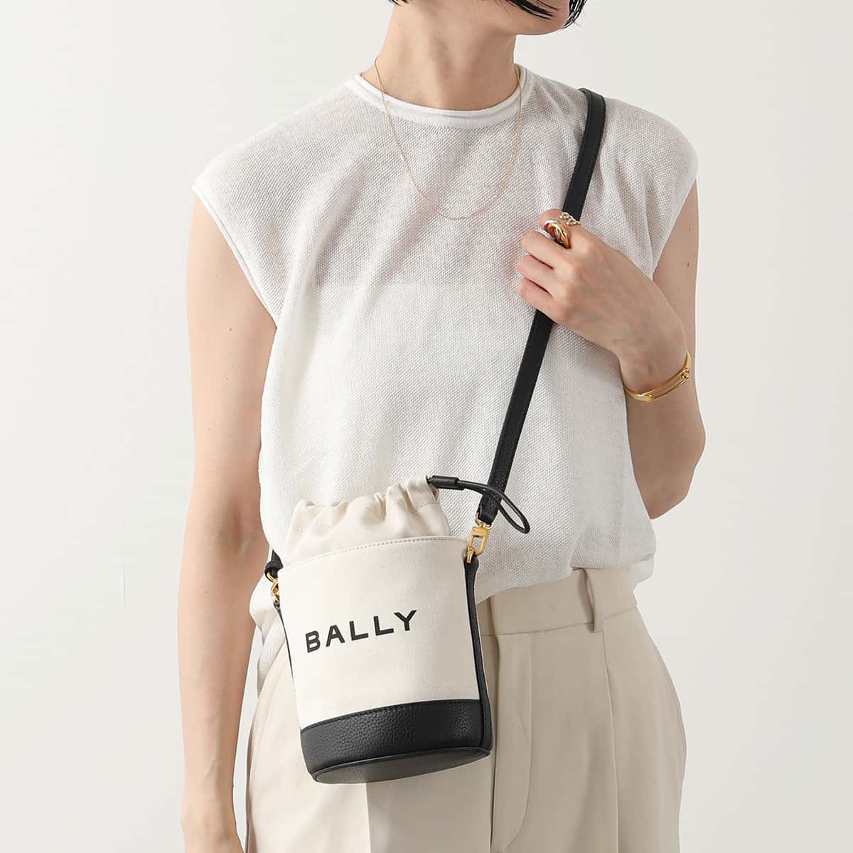 BALLY バリー ショルダーバッグ BAR MINI 8 HOURS WAU01E CV034 レディース バケットバッグ キャンバス レザー ロゴ 鞄 I182O/NATURAL/BLACK