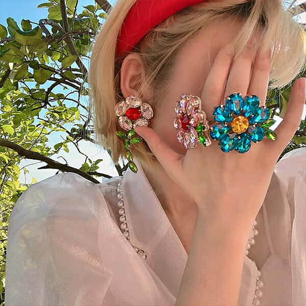 花の形　珍しいビジュー リング 指輪　キャンディーカラー クリスタル　装飾 　花　ヘアアクセサリー　ヘアアレンジ ブライダル ウェディング　二次会 結婚式 パーティー 舞台 演奏会 謝恩会 花嫁 小物 レディース フェス イベント 海 ビーチ 海外　着物　浴衣