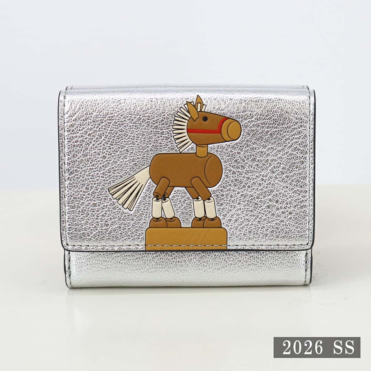 ■ANYA HINDMARCH アニヤハインドマーチ 5050925204781 Mini Trifold Wallet Horse in Soft Metallic Capra ミニトライフォールド ウォレット 三つ折り財布 Silver シルバー ミニ財布 レザー　BOX入り ギフト プレゼント ブランド