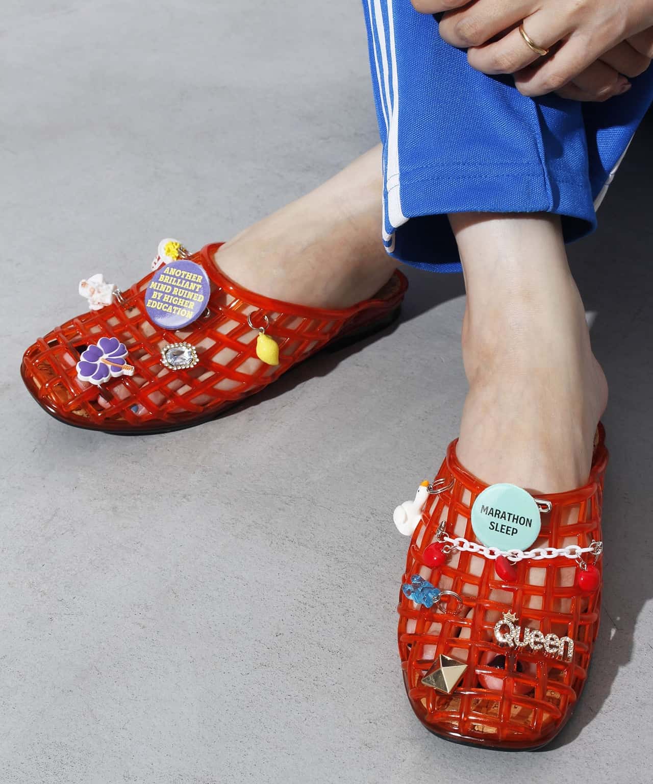 HEY! Mrs ROSE HEY! Mrs ROSE(ヘイ!ミセスローズ)Custom charm Sandals キャセリーニ シューズ・靴 サンダル ブラック 透明 レッド【送料無料】