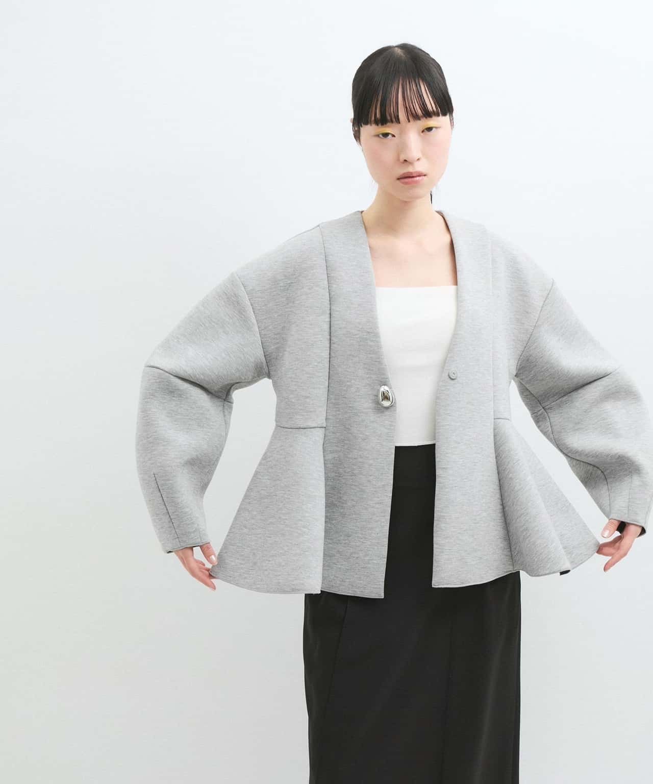 【SALE／50%OFF】ADAM ET ROPE' FEMME 【洗える】エッグブローチ付きペプラムカーディガン アダムエロペ トップス カーディガン ベージュ ブラック グレー【送料無料】