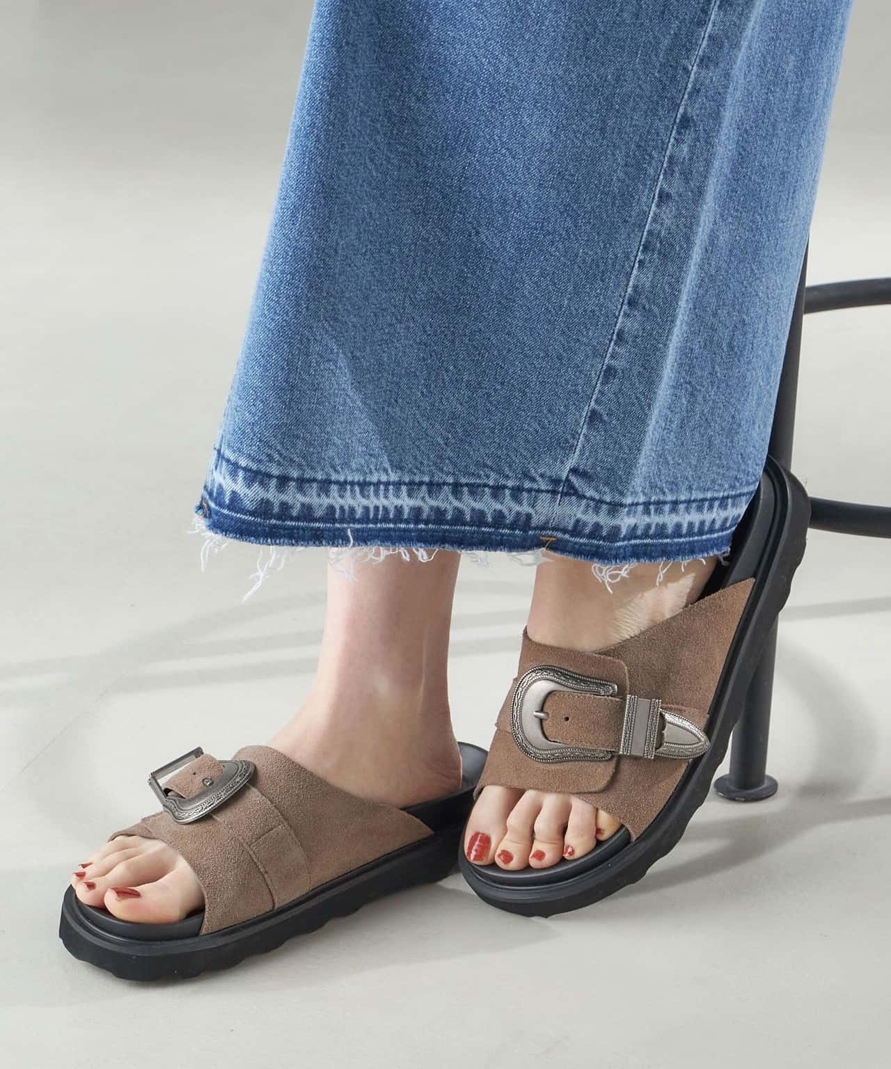 【SALE／40%OFF】SHIPS WOMEN MOHI:BIG BACKLE SANDAL◇ シップス シューズ・靴 サンダル ブラック ベージュ【送料無料】