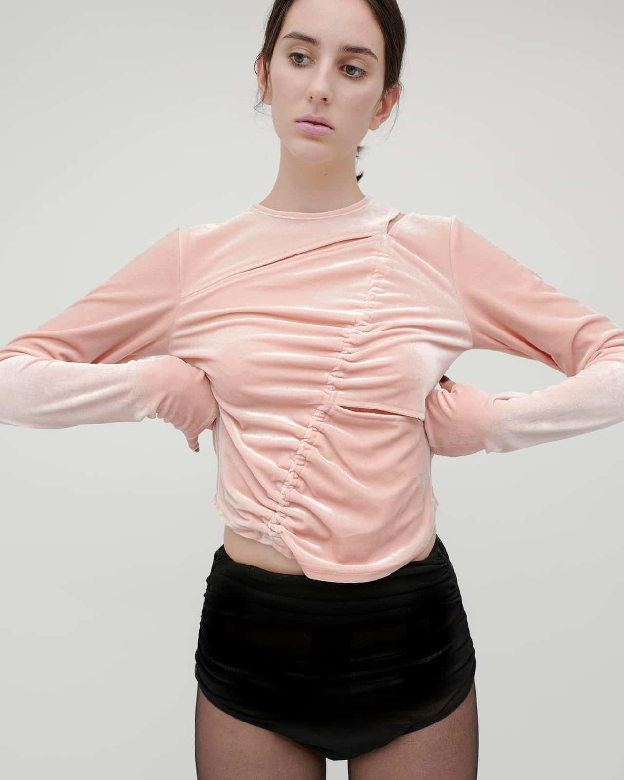 kiehtova kiehtova/VELOR SLIT GATHER TOPS/ベロア スリット トップス 長袖 カットアウト フォブ トップス カットソー・Tシャツ ホワイト ピンク ブラック【送料無料】
