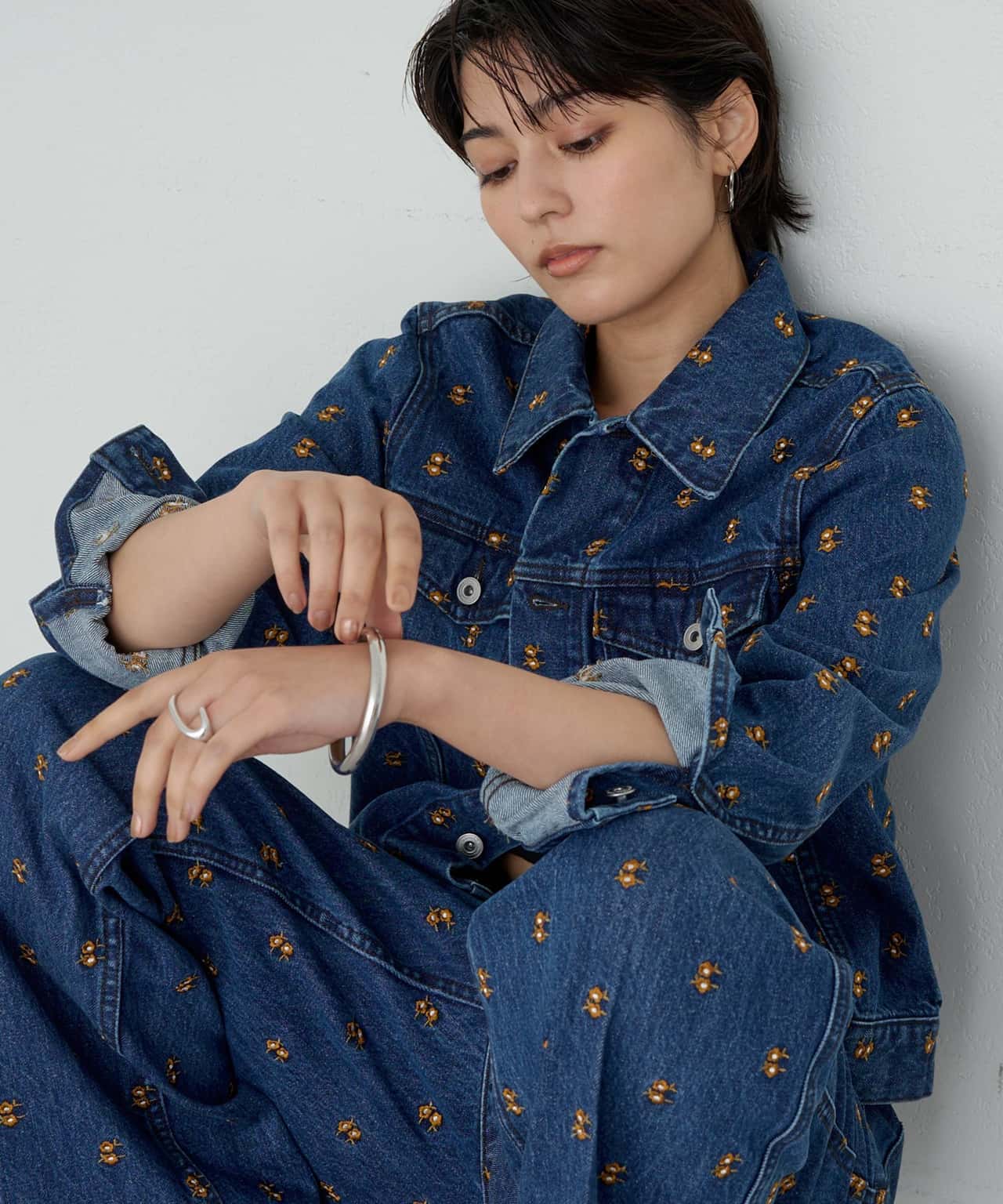 【SALE／61%OFF】PAL GROUP OUTLET 【Loungedress】花柄刺繍デニムジャケット パル グループ アウトレット ジャケット・アウター デニムジャケット ブルー ブラック【送料無料】