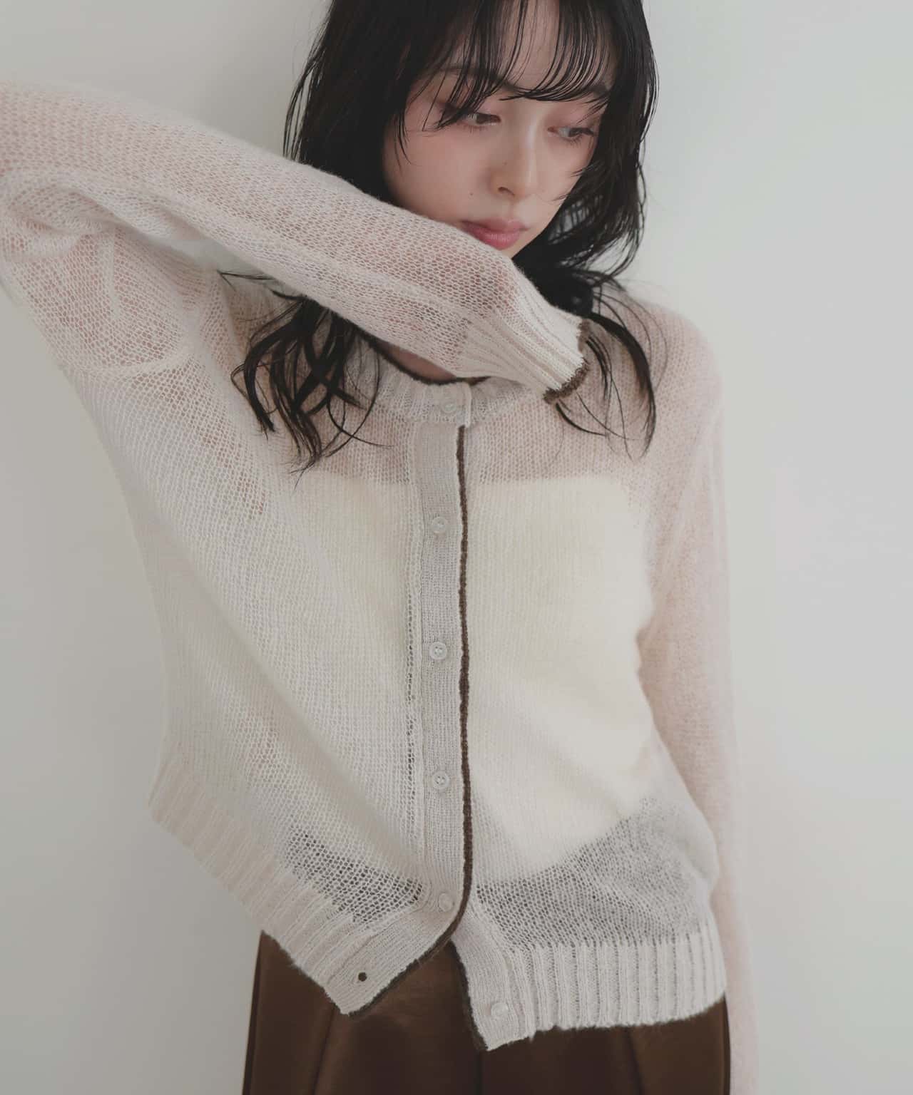 【SALE／35%OFF】LIAN シアーバイカラーカーディガン リアン トップス カーディガン グレー ブラウン ホワイト