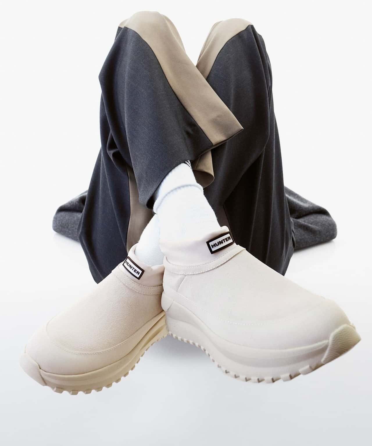ADAM ET ROPE' FEMME 【HUNTER for ADAM ET ROPE'】別注 TRAVEL FLOW SUEDE TRAINER アダムエロペ シューズ・靴 スニーカー ホワイト ブラック【送料無料】