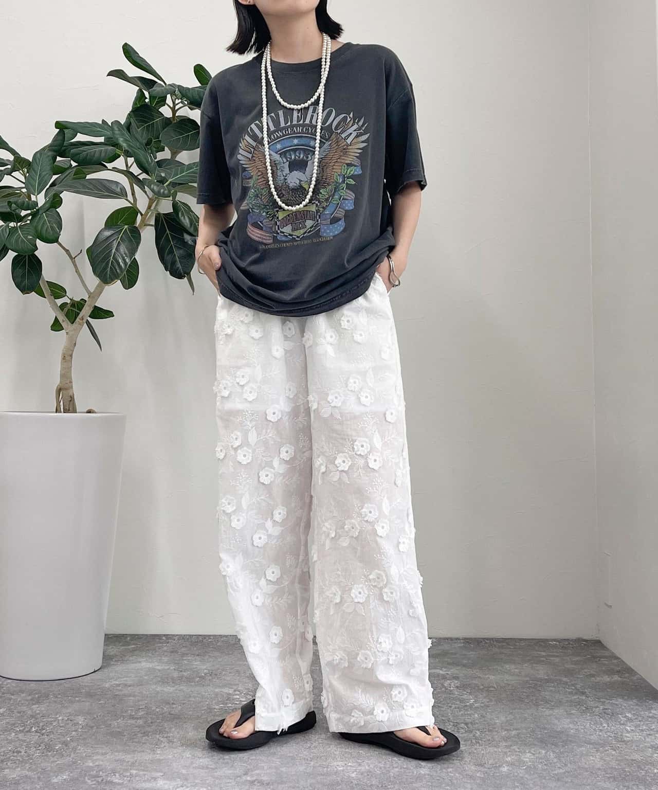 【SALE／38%OFF】fredy emue 3D刺繍イージーパンツ フレディ アンド グロスター パンツ その他のパンツ ホワイト ブラック ブルー【送料無料】