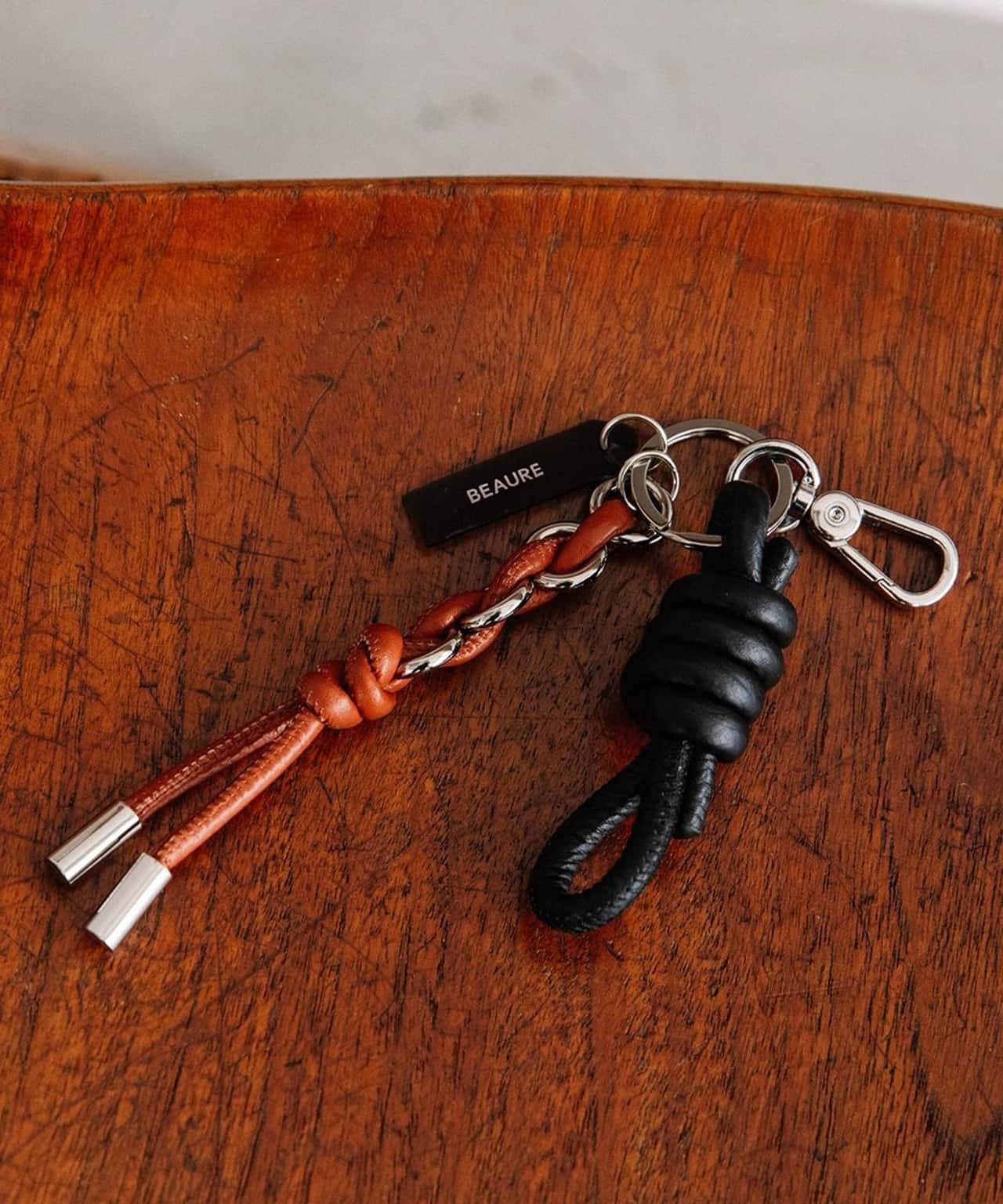 【SALE／15%OFF】BEAURE BEAURE/カウレザー ノットチャーム B-25200 セットアップセブン ファッション雑貨 チャーム・キーチェーン レッド