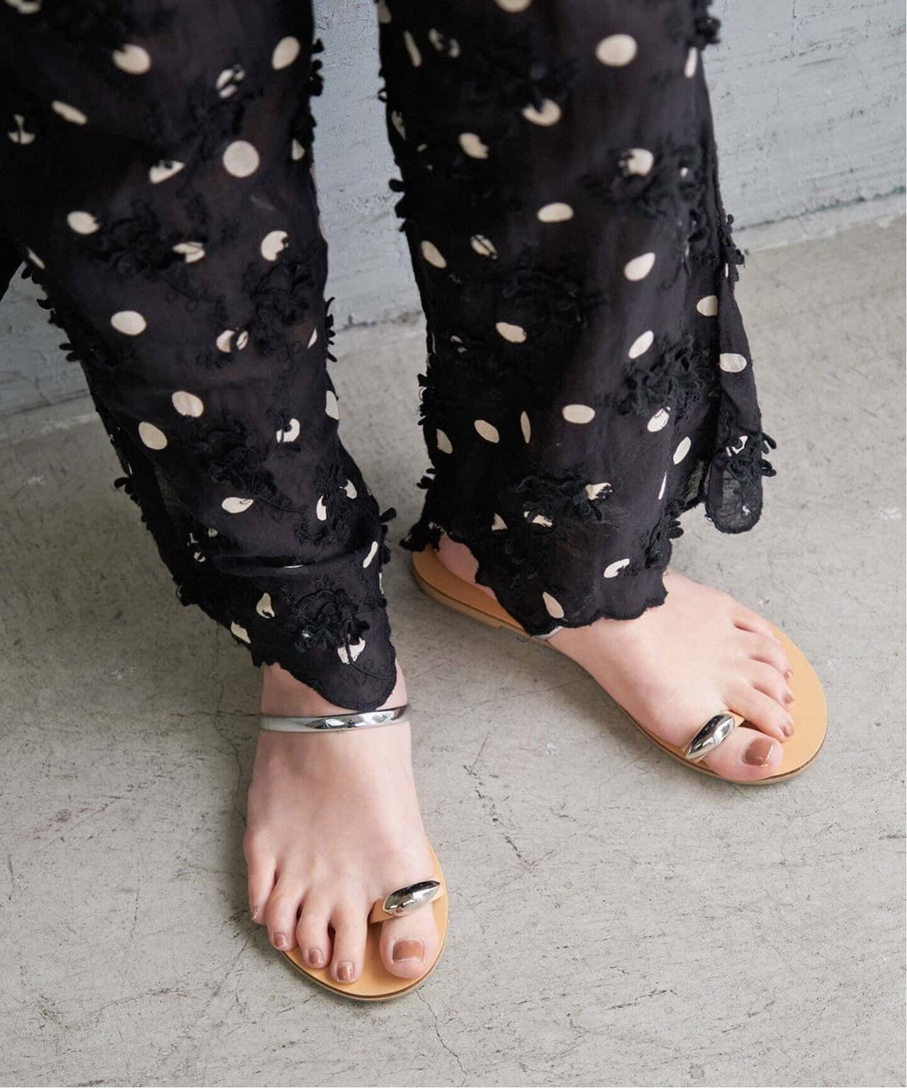 【SALE／30%OFF】Spick & Span NICOLAS LAINAS / ニコラス ライナス メタルパーツフラットサンダル スピックアンドスパン シューズ・靴 サンダル ゴールド シルバー【送料無料】