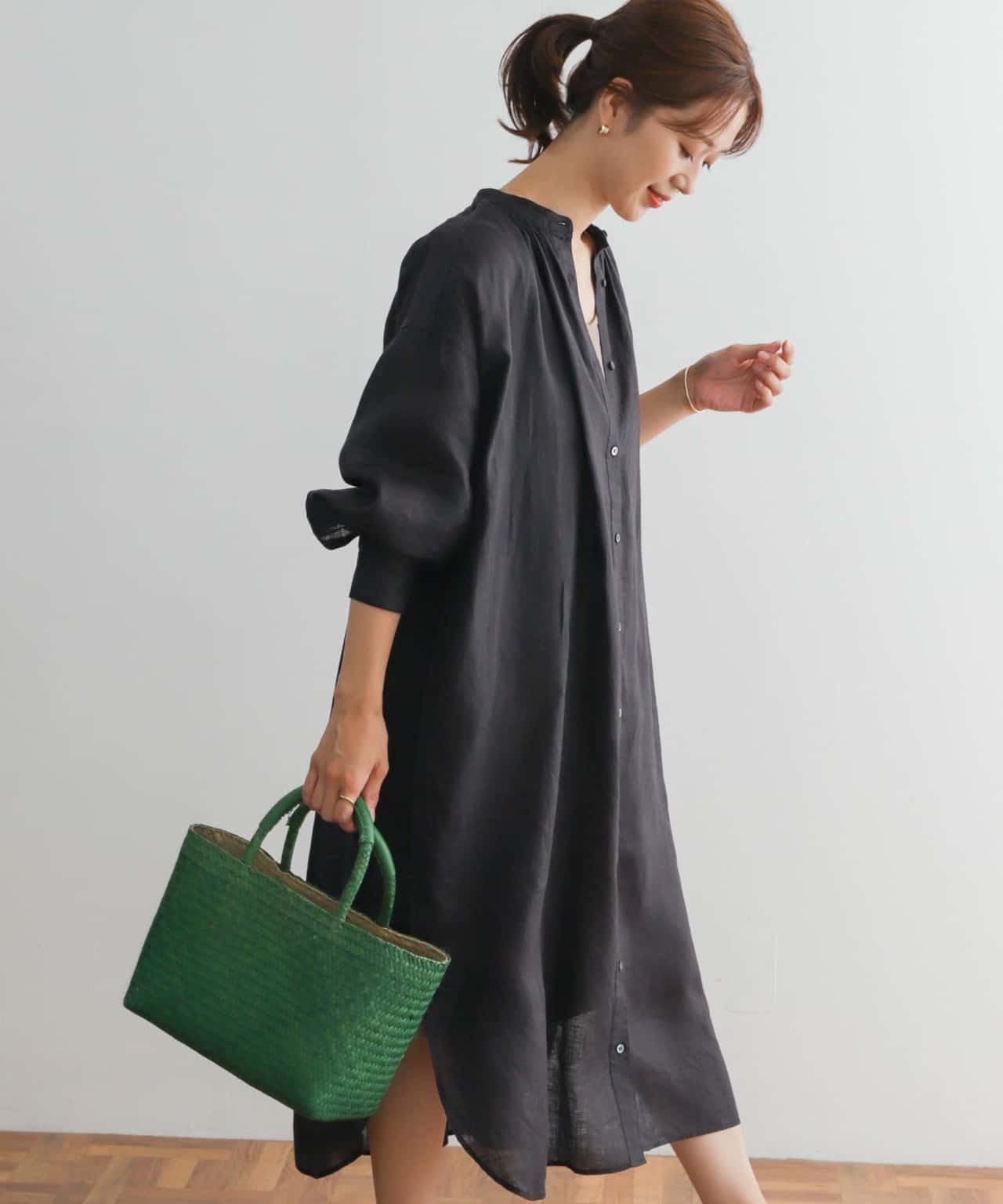 【SALE／38%OFF】DOORS リネンギャザーワンピース アーバンリサーチドアーズ ワンピース・ドレス ワンピース ブラック グリーン イエロー ピンク ホワイト レッド【送料無料】