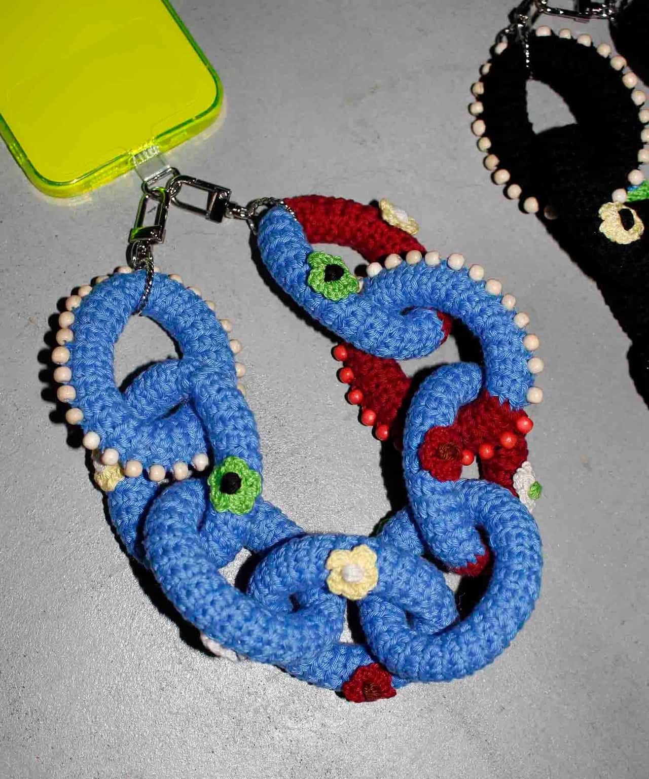 【SALE／45%OFF】HEY! Mrs ROSE HEY! Mrs ROSE(ヘイ!ミセスローズ)Crochet Chain Strap キャセリーニ スマホグッズ・オーディオ機器 その他のスマホグッズ・オーディオ機器 ブルー ブラック【送料無料】