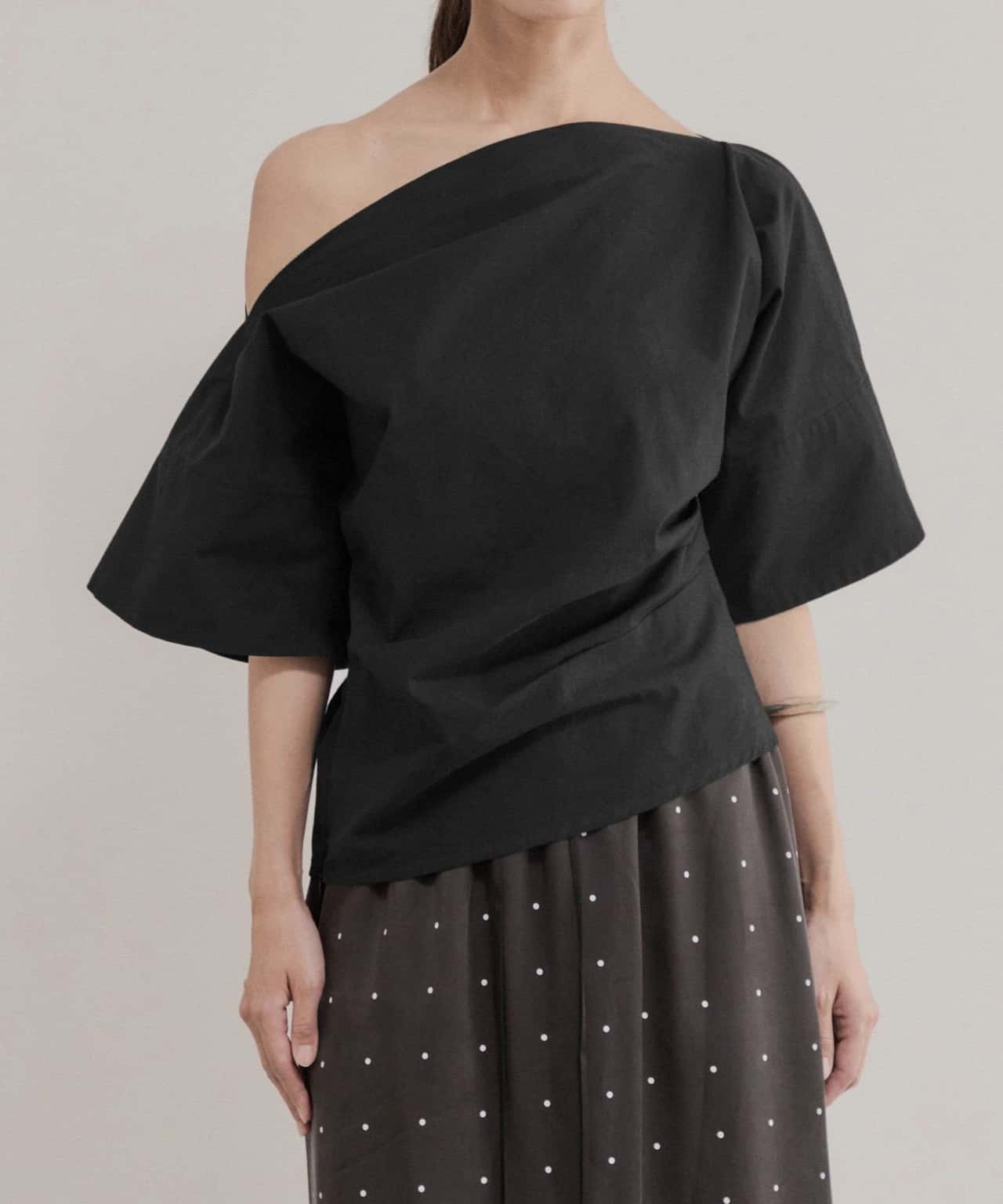 【SALE／40%OFF】ADAM ET ROPE' FEMME 【EMOELLE】アシメスタイルトップス アダムエロペ トップス カットソー・Tシャツ ブラック ホワイト【送料無料】