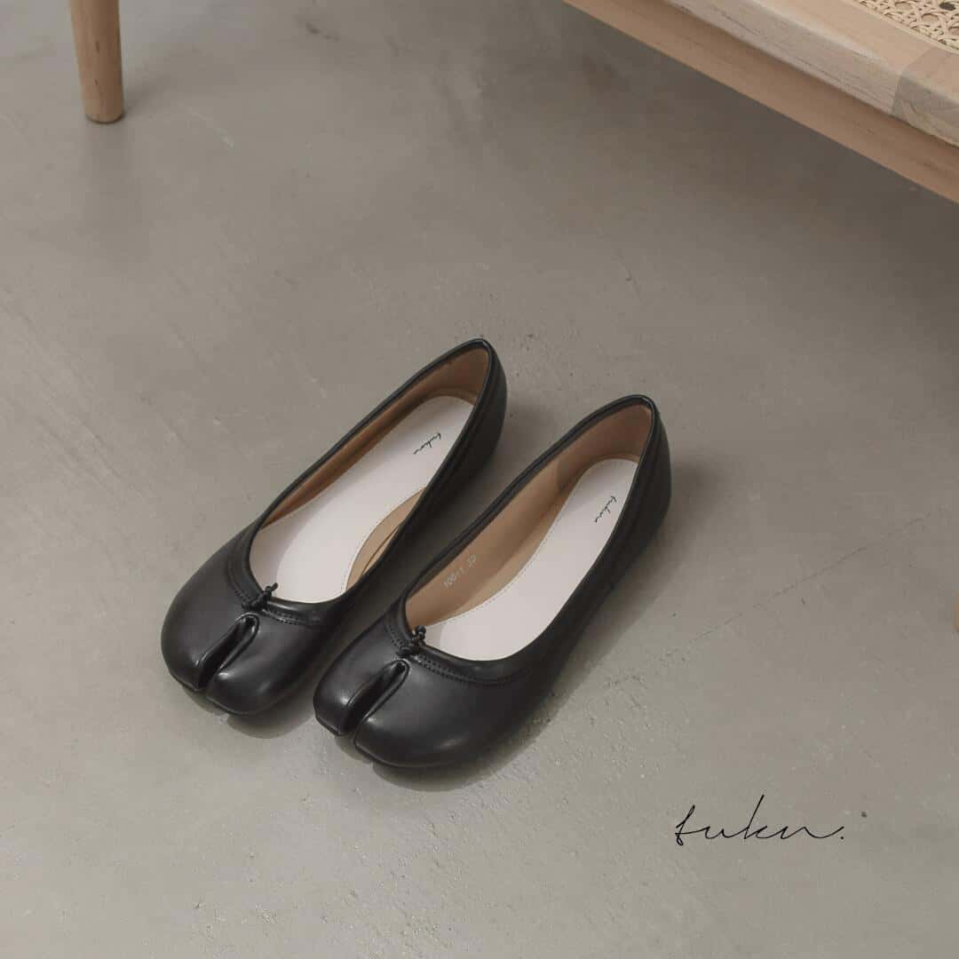 足袋 パンプス レディース シューズ ローヒール ぺたんこ バレエ シューズ おしゃれ かわいい 大人 フラット 靴 ぺたんこ 柔らかい 痛くない 疲れない 大きい サイズ 黒 仕事 通勤 送料無料 [1061]