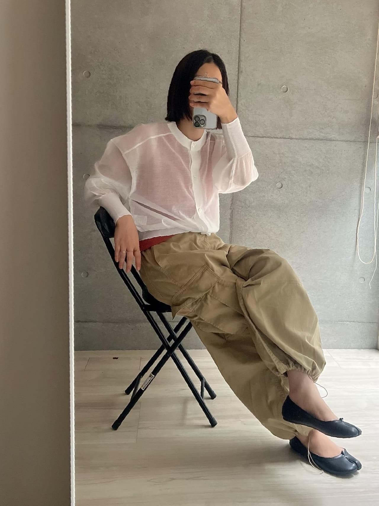 安定のパンツスタイル。
このシアーニットカーデが使えるので色追加。
アダムエロペはツボなものが多いなあ…。
ドノバンのタビはいつ2色目買おうか迷い中。
雨の日も気兼ねなくガンガン履けていい。

#秋コーデ #大人カジュアル #プチプラコーデ #2022秋冬 #着回しコーデ #ママコーデ #フラットシューズ 