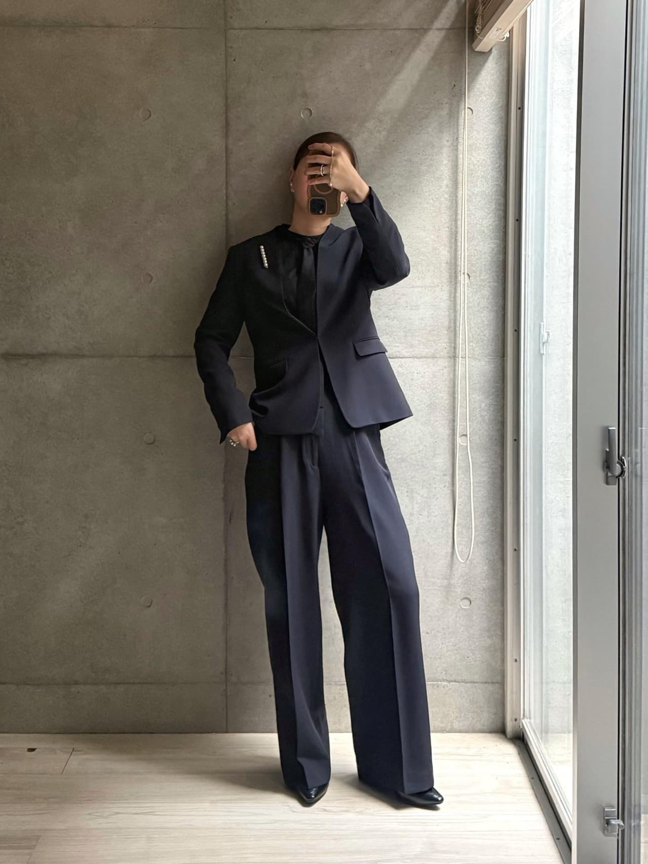 卒園式、卒業式コーデ。ブローチ外したら普通に会社行けそうな感じで。しかし格好いいスーツ。クーポン使って1万円ほど。そしてパンプスがまたいいんですよ。クッションで足がまるっと包み込まれる…いい!非常にいい!
#卒園卒業式 #卒園式 #卒業式