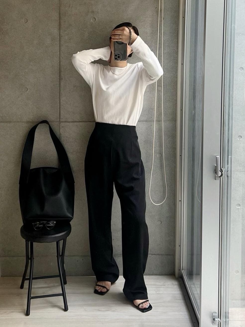 私の目に狂いはなかった…！
ちょいちょい掘り出し物があるma.dearのハイウエストパンツ。
スッキリしててシルエットがキレイ。
股下長めなので高身長さんには嬉しいし、ヒール履いたら脚長効果抜群。
ボリュームスニーカーでたまる感じもすごくよかった。
キレイなツラで、揺れ感もいいツイルでお仕事にももちろんよ。
普通に白のロンTとプチプラサンダル合わせただけ。
ウエスト心配でLにしたけどMでもよかったかも。
それか少しだけ丈詰めようかな、いやこれはほんと大事に履いて行きたいやつ。

#ネックレス は、#pr お出かけコーデ #2024春 #春コーデ #ショルダーバッグ #シンプルコーデ #プチプラコーデ #韓国ファッション #ママコーデ #ロンt #パンツコーデ #サンダルコーデ 