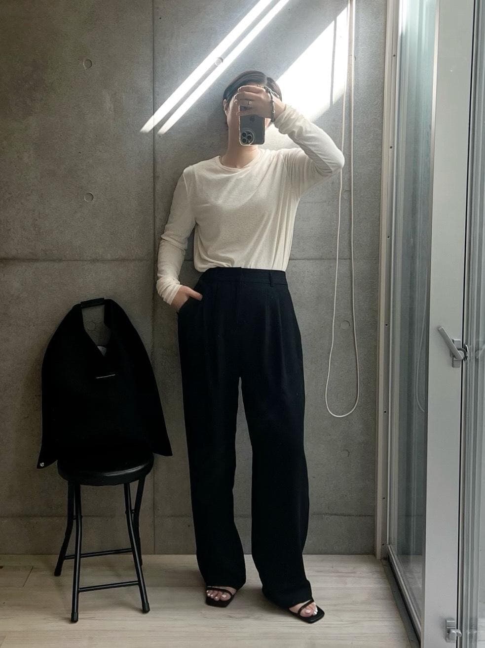 実はプチプラ差し込んで活躍コーデ。これで会社行けるわね。

☑︎昨年から春夏の制服化してるシアーT、
　アイボリーヌーディーで可愛いなー。
　今ならまとめ買い470円…だと…？👀
☑︎バッグはお気に入りMM6メッシュ、軽くてイイ
☑︎この春夏イチオシのサンダルはこのアミアミだっ

全部推せます。

#春コーデ #春も着れる #お出かけコーデ #買ってよかった #買いまわり #買い回り #買い周り #シンプルコーデ #2024春 #着回しコーデ #主役バッグ #ママコーデ #サンダル 