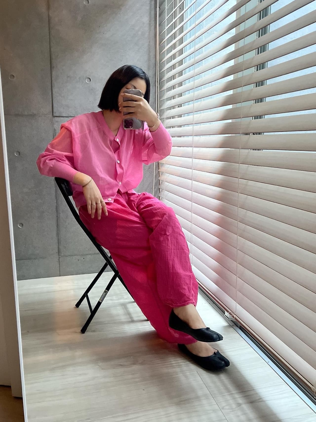 安定の全身ピンク😎💕
このカーデ、涼しく羽織れるは抜け感出るわ体型カバー出来るわと最高なんですわ…

#着回しコーデ #秋コーデ #パンツコーデ #オーバーサイズ #タビ #バレエシューズ #ピンクコーデ #ドノバン #アダムエロペ #rakuten_fashion #オペークドットクリップ #カリテ #楽ちんコーデ #パンツコーデ #ママコーデ