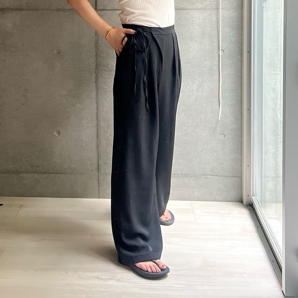 [期間限定クーポンで3,080円] タックワイドパンツ パンツ レディース ボトムス ワイドパンツ タックパンツ ガウチョパンツ ロング丈 マキシ丈 無地 春 夏 ワイド ウェストリボン ロング 長ズボン すっきり 体型カバー カジュアル 仕事 オフィス