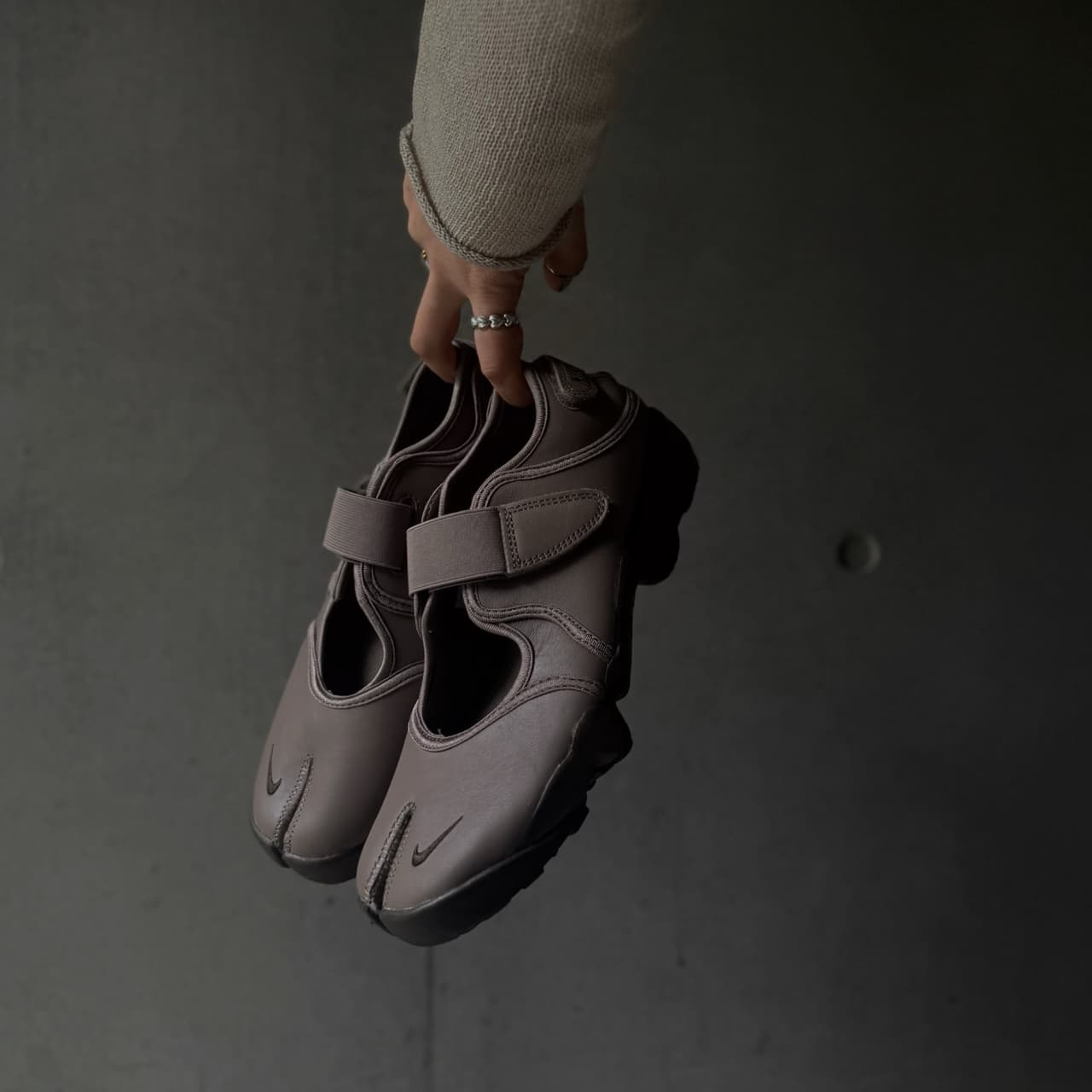 ナイキ エア リフト LTR NIKE W AIR RIFT LTR ミンクブラウン/バロックブラウン/ブラック IO8738-214