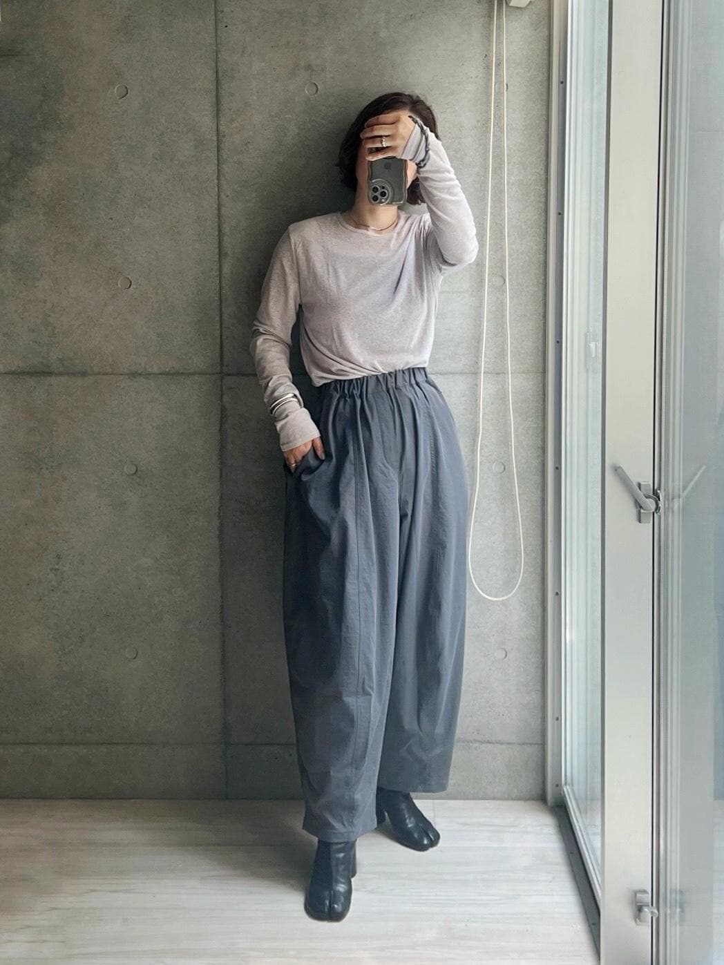 いやー3色目のコクーンパンツ大当たりね。
すごいのよ、もーInstagramのフォロワーさんから歓喜の嵐なDM続々。
熱いメッセージに私も目が潤みました。
いやーよかったよかった、みんなで幸せになろ…😂

あとこのシアーTの新色めちゃくちゃよかった。
ニュアンス感たまらぬね。

#秋コーデ