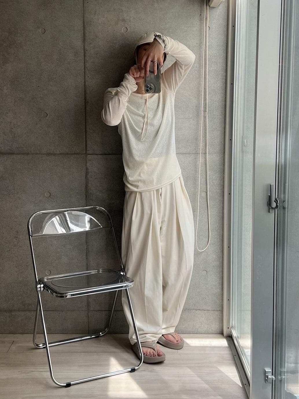 えらいトーンが統一して淡い人になったわね。
このキャップがすごくいいのです、かわかわ。Instagramリール投稿しました。頭大きめだけど入りました、ひーよかった😮‍💨

#大人カジュアル #買ってよかった #歩きやすい #レイヤードスタイル #シアーカットソー #大人カジュアル #キャップ #日差し対策 #日焼け対策 #春コーデ #夏コーデ