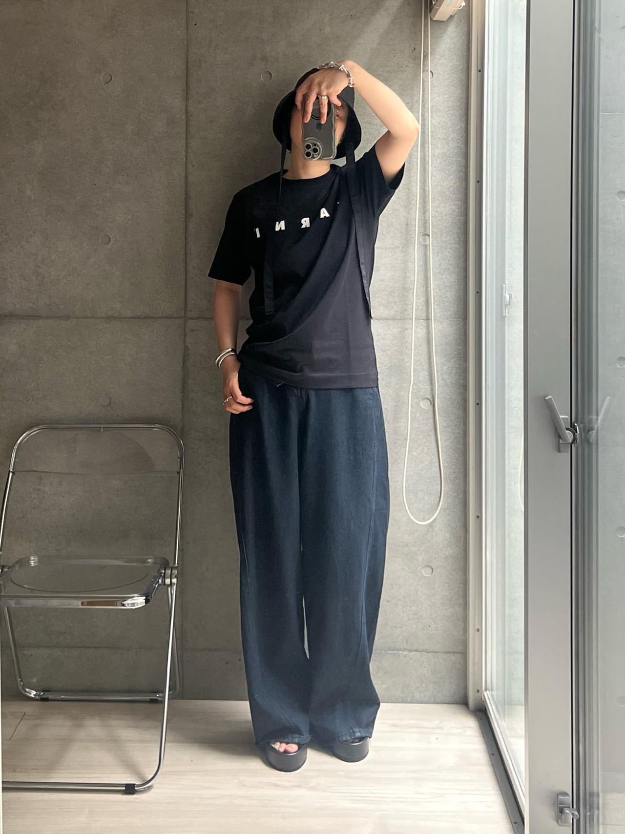 マルニキッズ、大当たりじゃんか…😮‍💨
どこかしっとり肌に優しく触れる、ハイゲージな感じのコットン100%で気持ちいいしサイズ感もちょうどいい。
黒ってのも手伝って着痩せするぅ…着るぅ…。

#夏も着れる #2024夏 #2024春夏 #tシャツ #キッズT #マルニ #プチプラコーデ 