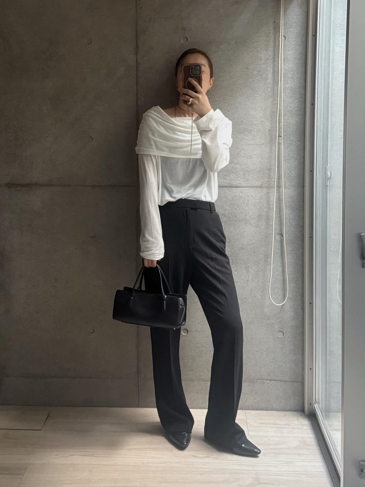 いやーこのパンツ、単品でもさっき投稿したしたけどほんとすごい。脚長効果半端ない。この格好で来週会社行こうかな。やっぱりスタイル良く見えるってバイブス上がる。