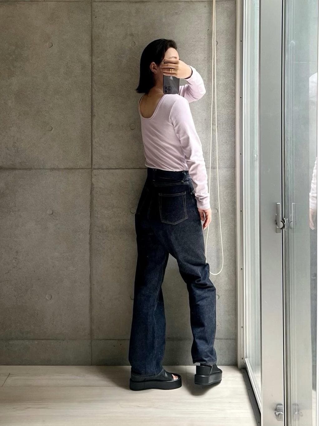 ついにfor/cのバックオープンカットソーを全色制覇してしまった…！
#pr でのご縁からの色追加。
このカラーも良かった、品が良くて可愛い〜。
今年も人気の背中丸開きトップスだけど
この安定の品質でこの価格はほんと良いと思う。
マラソン中はお得に買えるチャンスありなのでぜひぜひ♡

#夏も着れる #春ファッション #春コーデ #着回しコーデ #プチプラコーデ #サンダル #サンダルコーデ #デニム #デニムコーデ #forc #サロンアダムエロペ #アナトミカ #jvam