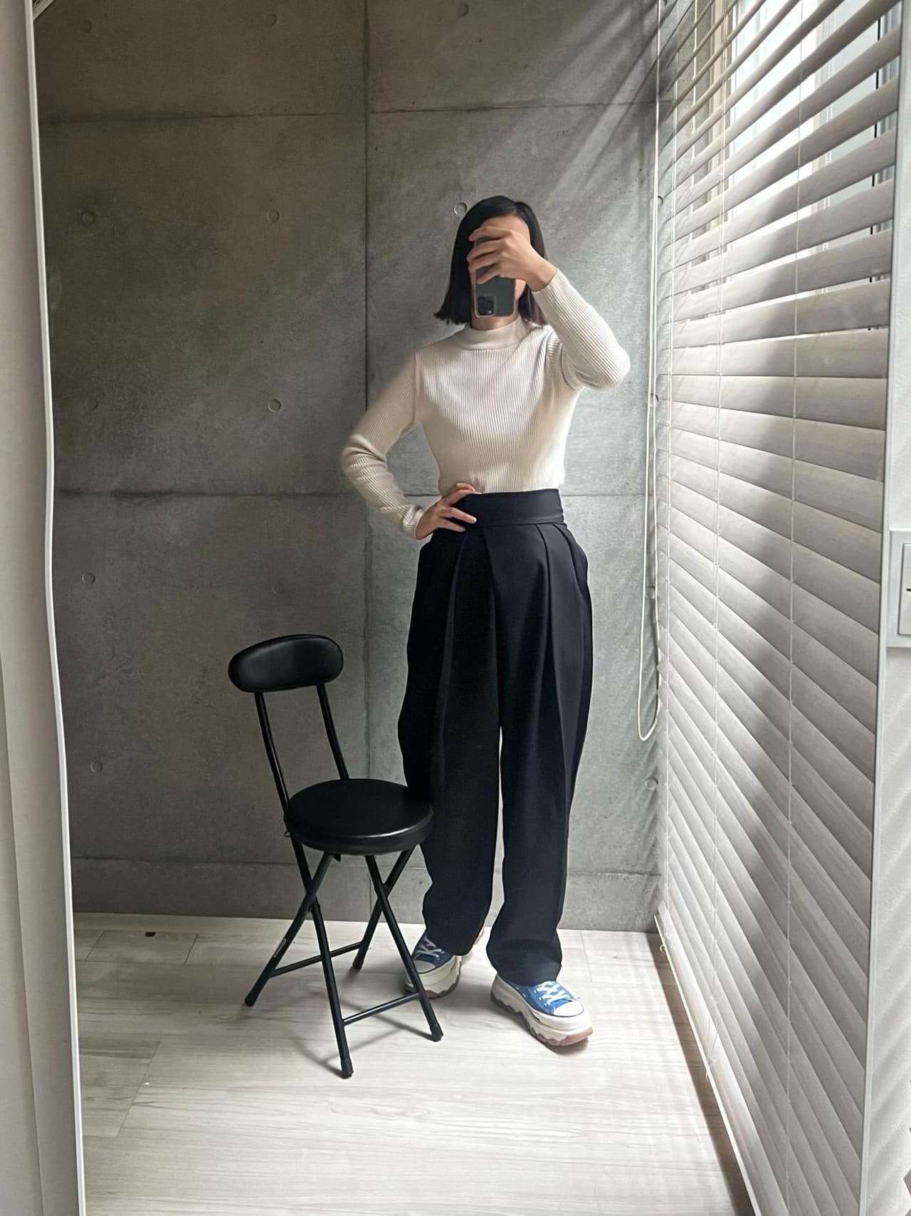 前回はブーツ合わせしたけど、今回はボリュームのあるスニーカーで。
タックワイドパンツ好きすぎる！
思わず店舗のレビューにも動画あげちゃいました。
ベージュの動画もあげちゃおかなー。
売れてくれて、3色目が販売されると嬉しいなー。

#スニーカー #スニーカー部 #大人カジュアル #2022秋冬 #楽ちんファッション #スラックス #タックワイドパンツ #コンバース #trekwave #イーザッカマニアストアーズ #秋コーデ #冬コーデ #買ってよかった #足元倶楽部 #楽ちんファッション 