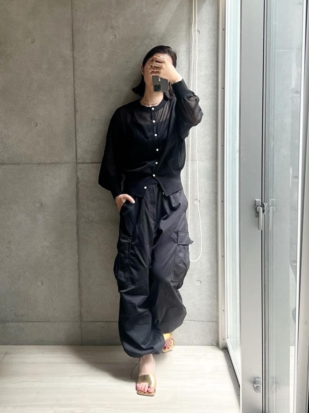このカーデはあたり！
このプライスで(そしてしょっちゅうクーポン出てるー)
この仕上がりは良いよ…！ちなみに大きいサイズ向けさんもハッピーマリリンから出てるので良いかも。
同世代のシアーニットカーデビギナーさんにもおススメしやすいなー。

Instagramではリール投稿しました🎥

#着回しコーデ #夏コーデ #春コーデ #サンダル #サンダルコーデ #ブラックコーデ #アラフォーコーデ #韓国ファッション #シアートップス #シアーニットカーディガン #2023夏 #2023春夏 #ママコーデ #モード 