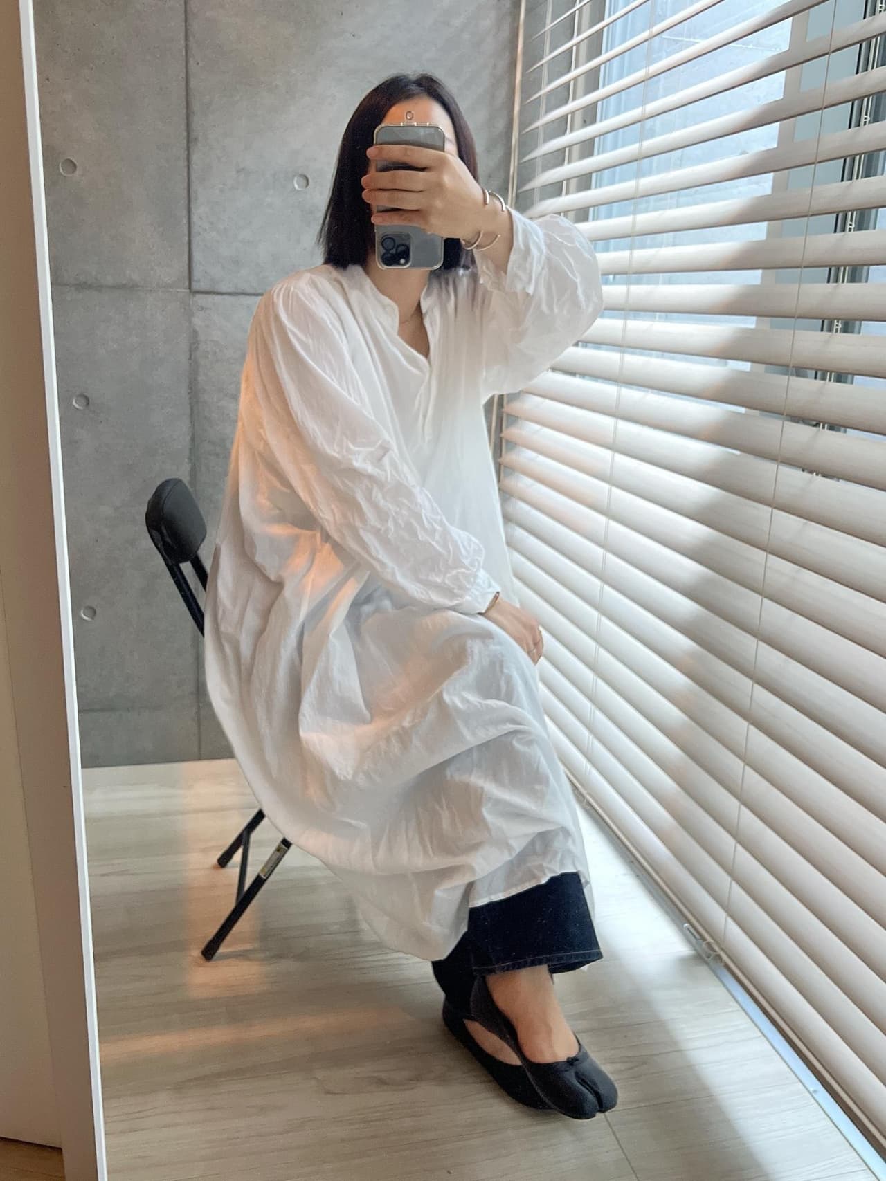 夏からかなりの頻度で着ているコットンワンピ。
薄手なので真冬以外ロングシーズン着回せる優れもの。
…ニットやパンツ、レイヤードすればまさか冬も着れるんじゃ…。

#2022秋冬 #秋コーデ #大人カジュアル #ロングワンピース #パンツコーデ 